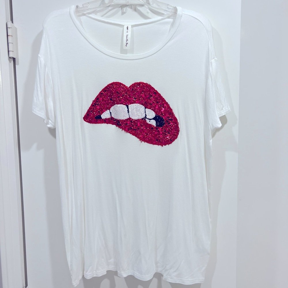 Tshirt with sparkly lips design